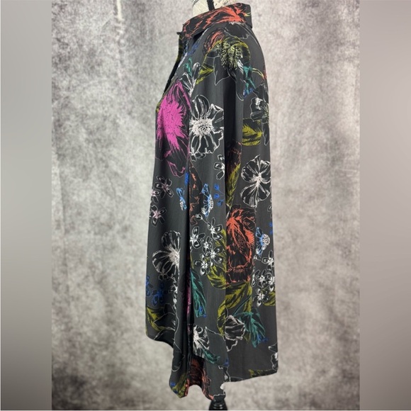 Isle by Melis Kozan Vibrant Button Down Asymmetrical Long Sleeve Top size M - Picture 7 of 11